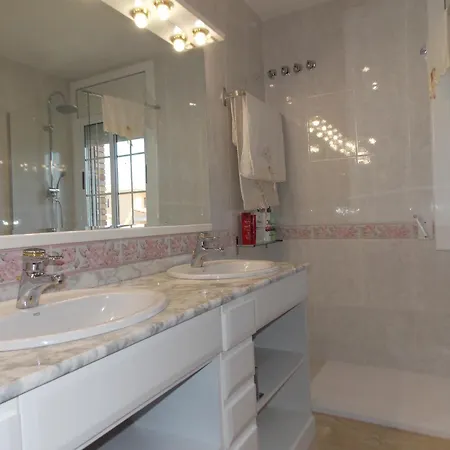 Sisi Con Piscina Privada Villa *